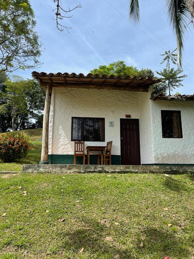 Hotel Candilejas Puerto Berrio Exterior photo